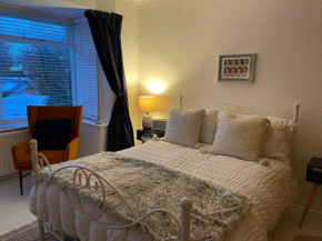 Number 78 M56 junction 12 located 5 minutes drive from Frodsham Continental breakfast Included